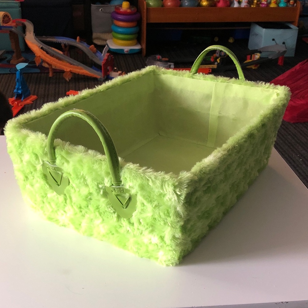 🚚 Fuzzy Storage with Handles Basket